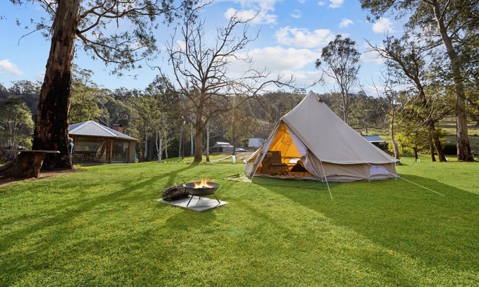 Dargo House | Parsons Flat Glamping - Site 2: Immerse yourself in the serenity of a retreat