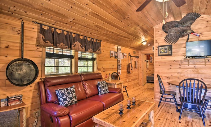 St George Cottage | Parsons Semper Fi Cabin w/Fire Pit!