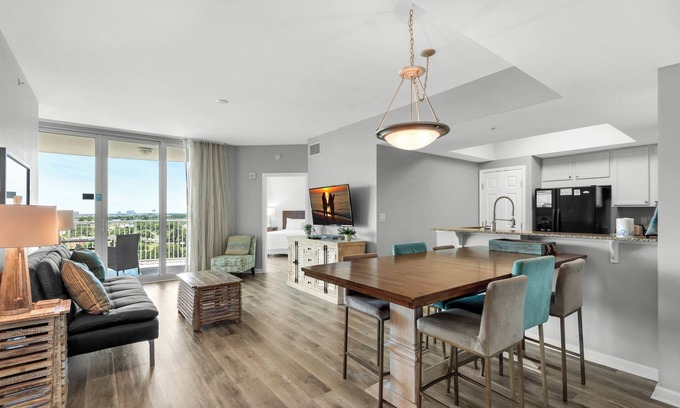Fort Walton Beach - Destin Condo | 🌊Partial Gulf View~Lagoon Pool~Balcony~FREE Shuttle2Bch~2BR Palms Resort 2916🌅