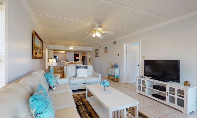 South Padre Island Condo | Partial ocean-view condo with WiFi, hot tub & pool - close to entertainment