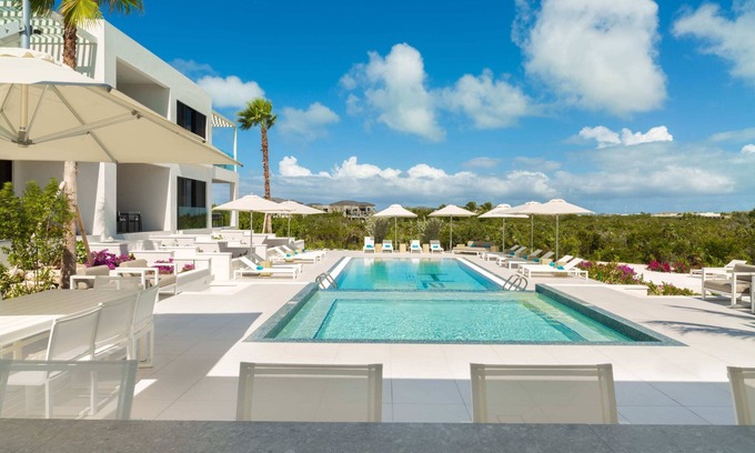 Long Bay Apartment | Partial Oceanview Studio @LongBay & Free Breakfast now 'til end June