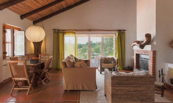 Barrancosas House | Partridge House
