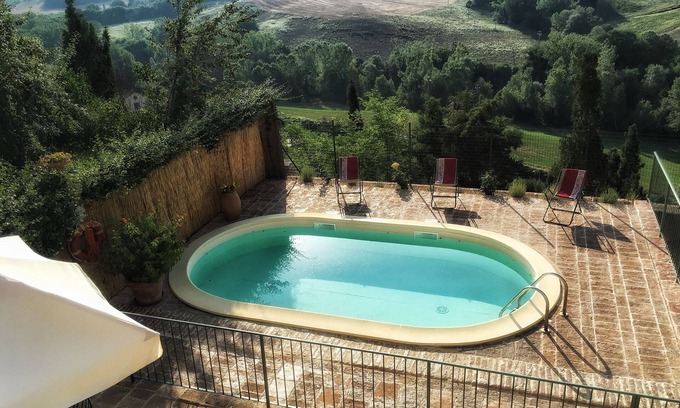 Montalcino House | Pasqui Villas: Capanna ,country chic house in a village: garden,pool,view,WIFi