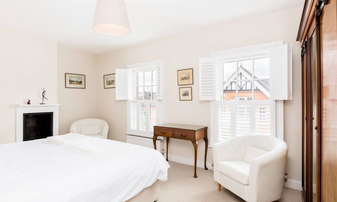 Stratford-upon-Avon House | Pass the Keys | Stratford-upon-Avon Old Town, 3 Bed with Parking