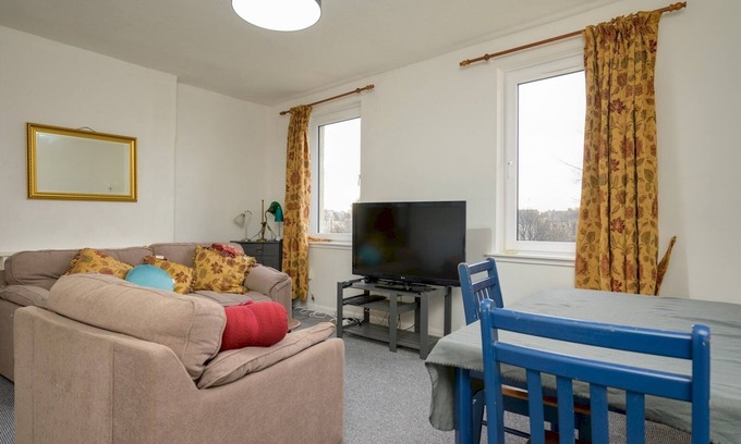 Restalrig Apartment | Pass the Keys | 1-Bedroom Edinburgh Flat Near Arthur’s Seat