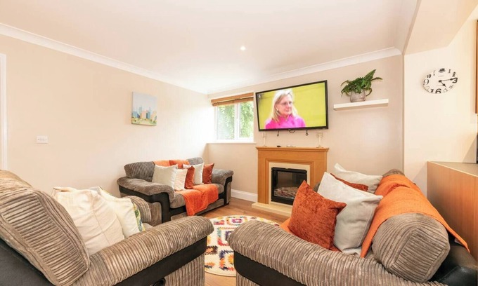 Burnt Oak House | Pass the Keys | 3BR Free Parking House Mins to Central London