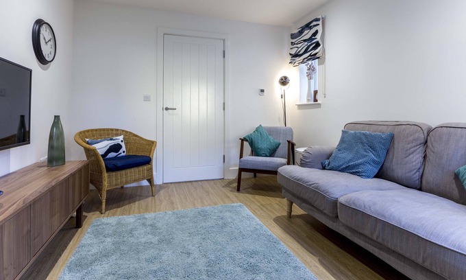 Cherry Hinton House | Pass the Keys | 3BR Newly Built Contemporary Home in Historic City near Addenbrooke's