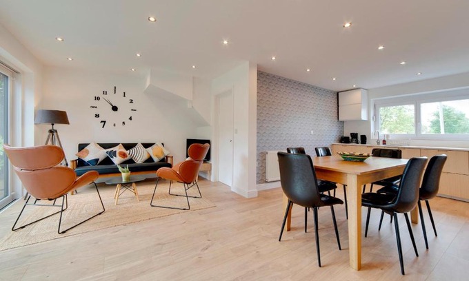 Trumpington House | Pass the Keys 49 Byron Square Modern and Spacious 3 Bed Home with Free Parking