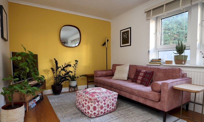 Stratford and New Town Apartment | Pass the Keys | Bright London Base Near Westfield & Tube