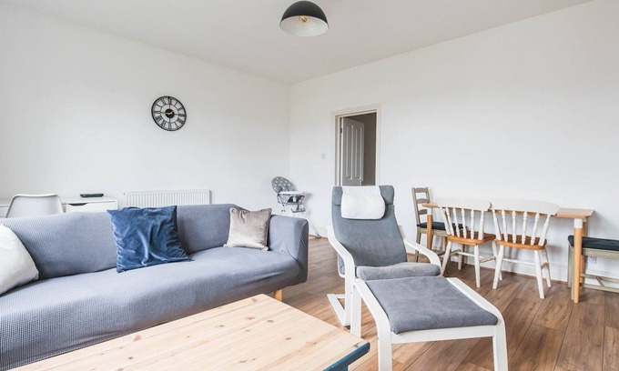 Lea Bridge Apartment | Pass the Keys | Charming and Bright Flat in Leyton