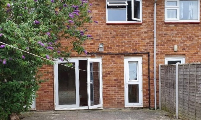 Shrewsbury House | Pass the Keys | Cheerful large 3 bedroom house in quiet cul-de-sac