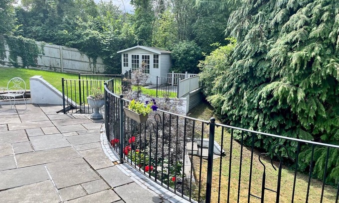 Rickmansworth Apartment | Pass the Keys | Cosy one bed flat with parking and scenic views