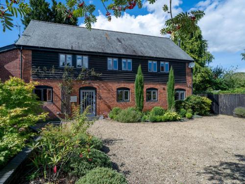 Ludwel House | Pass the Keys Countryside home 5 minutes from Ludlow