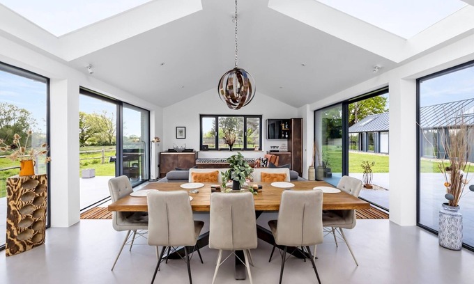 Plumpton Green House | Pass The Keys Luxury Retreat with Countryside Views