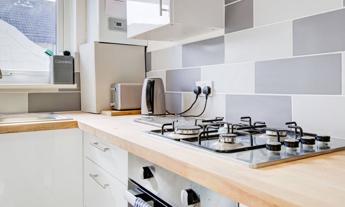 Southend-on-Sea Apartment | Pass the Keys | City Beach flat next to the sea sleeps up to 6