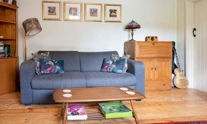 Montpellier House | Pass the Keys | Hidden cottage in heart of Cheltenham