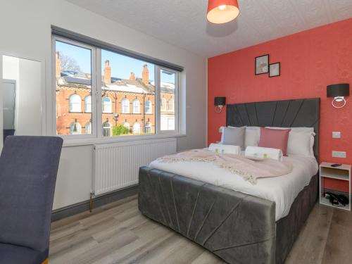 Leeds Apartment | Pass the Keys Lower Wortley 1 Couples Paradise with a Shared Kitchen