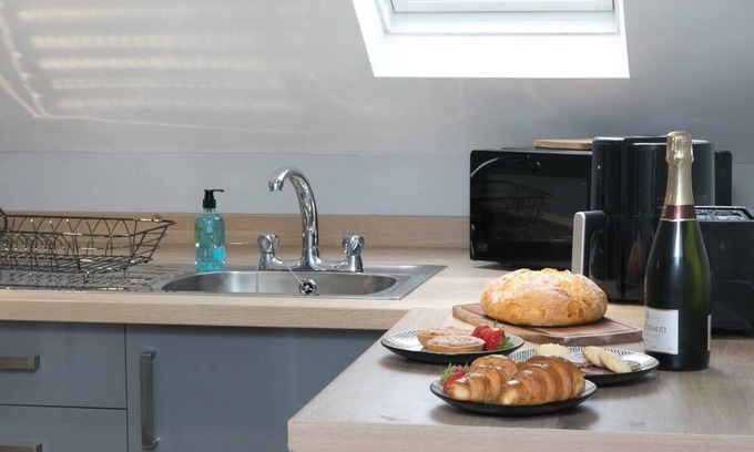 Llanddona Apartment | Pass the Keys | Modern en-suite room in country Pub/Restaurant (1)