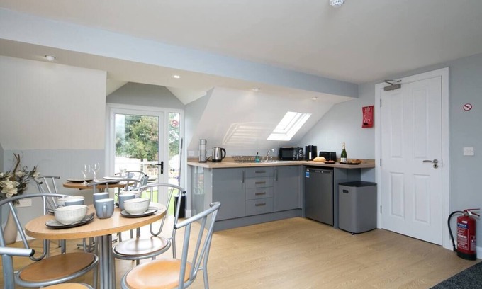 Llanddona Apartment | Pass the Keys | Modern en-suite room in country Pub/Restaurant (3)