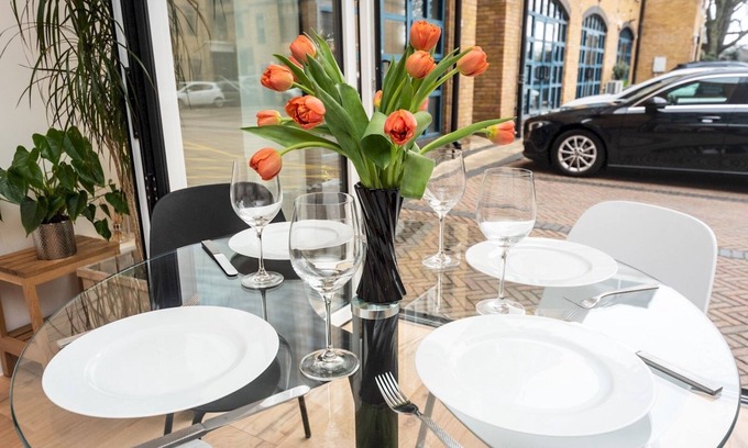 Thamesfield Apartment | Pass the Keys | Modern Luxury 1 Bedroom Spacious Flat