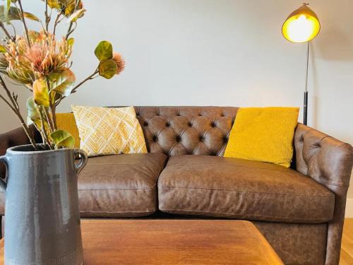 New Mills House | Pass the Keys Spacious Garden Home in New Mills - Pet Friendly