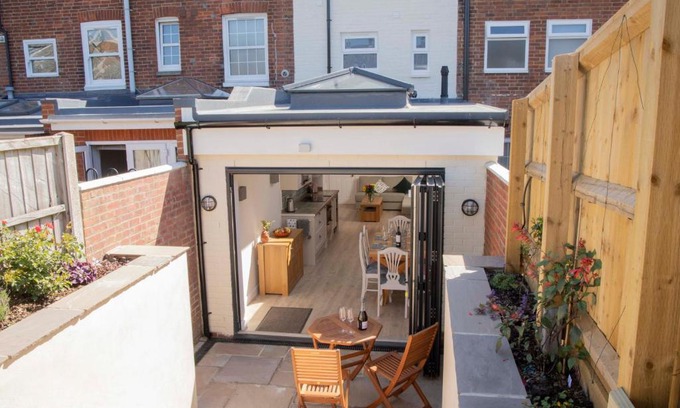 Cowes House | Pass the Keys Townhouse Cowes, Newly Refurbished Garden House