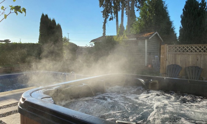 Duncan Apartment | Pastoral, Minutes to town, trails and wineries and a hot tub!