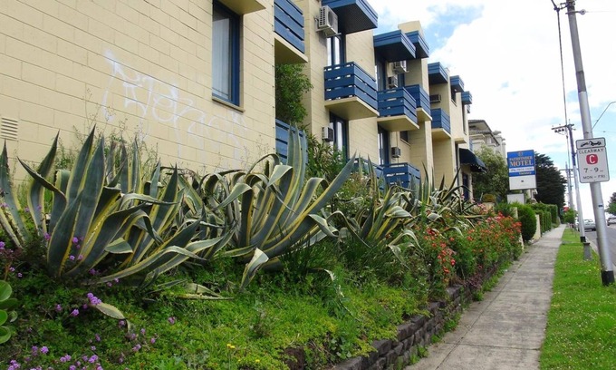 Kew Hotel | Pathfinder Motel