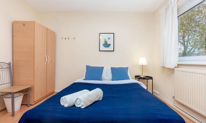 Bromley North House | PATRICK CONNOLLY GARDENS - DELUXE GUEST ROOM 1