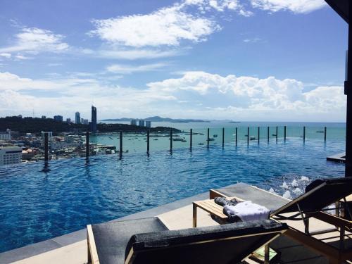 Pattaya Bay Apartment | Pattaya Beach Sea View Rooftop Pool Resort