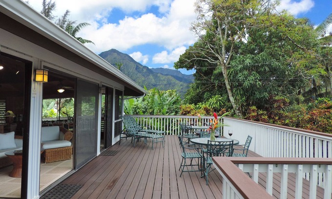 Hanalei House | "Paulele Beach House" Perfect Hanalei location & great views