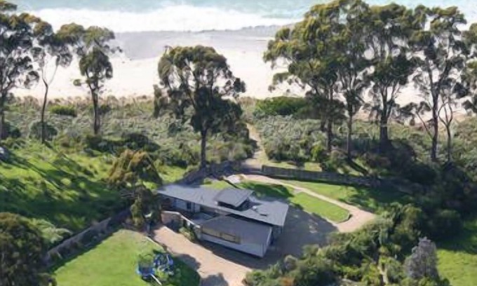 Eaglehawk Neck House | Pavilion on Pirates.