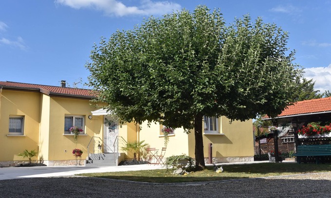 Ruelisheim House | Pavilion well located for visiting the region