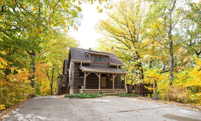 Gnaw Bone Cabin | Peace and luxury abound at Raspberry Ridge in Nashville, In!