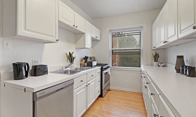 South Evanston Apartment | Peaceful 1BR Escape in Evanston - Hinman