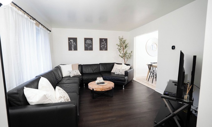Madison Heights House | Peaceful 3-Bedroom Getaway in Madison Heights – Ideal for Families & Groups