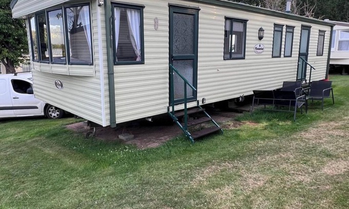 Sheerness House | Peaceful 3-bedroom caravan with WiFi in charming Warden