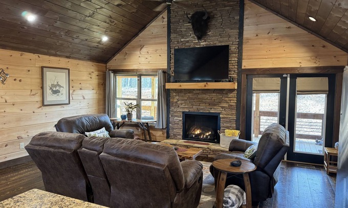 Copperhill Cabin | Peaceful and pristine newly built cabin perfectly located near the Ocoee River