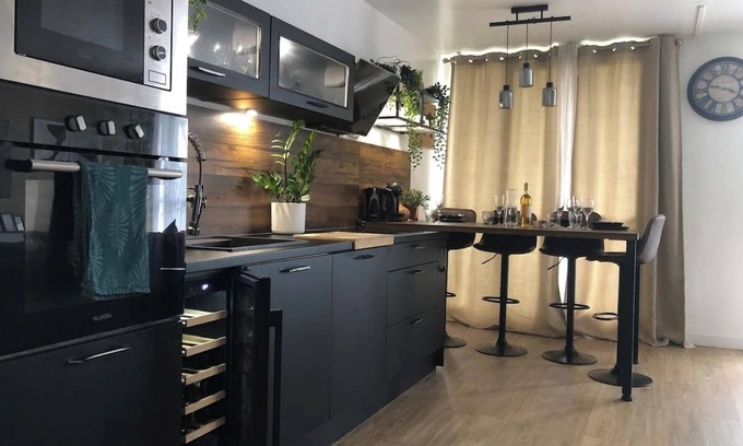 Longjumeau Apartment | Peaceful apartment 10 minutes from Orly airport and 20 minutes from Paris