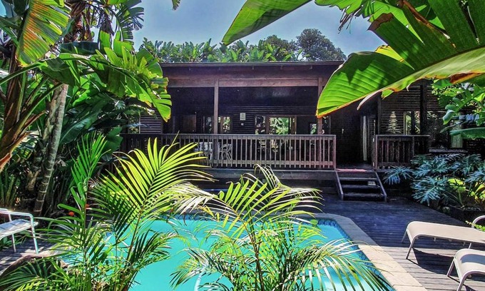 Port Edward House | Peaceful cabin with pool on tropical south coast
