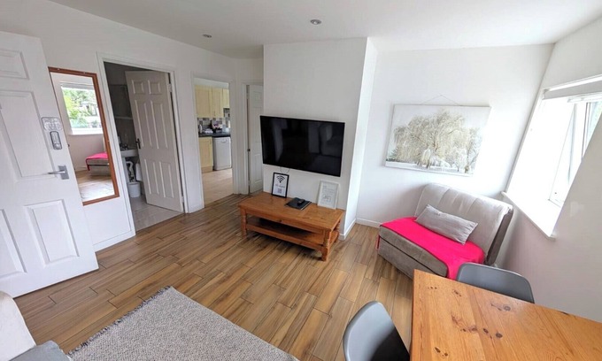Chichester Apartment | Peaceful City Centre Top Floor Apartment - Located in the Heart of Chichester, Sleeping 2/3 People.
