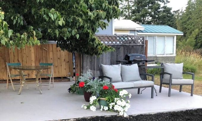 Friday Harbor Cabin | Peaceful Cottage on 15 acre Farm Pprovo-14-0016