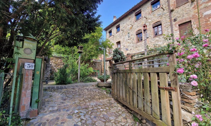 San Ginese House | Peaceful country home in the hills of Lucca, close to Pisa, Florence & Versilia