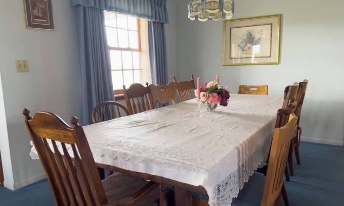 Jasper House | Peaceful Country Retreat just 20 minutes from Sylvania, surrounded by farms.