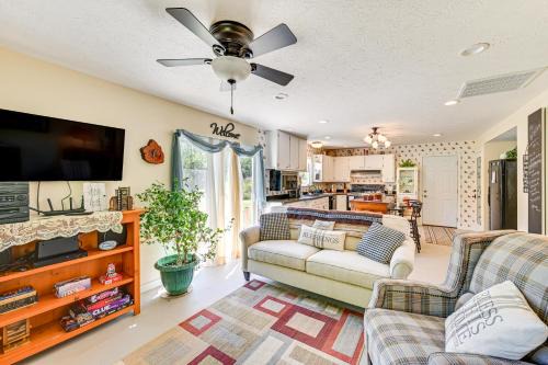 Rockfield Apartment | Peaceful Couples Getaway 4 Mi to Delphi!