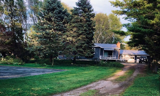 Port Franks Cottage | Peaceful, fun & beautiful oasis, close to beach!