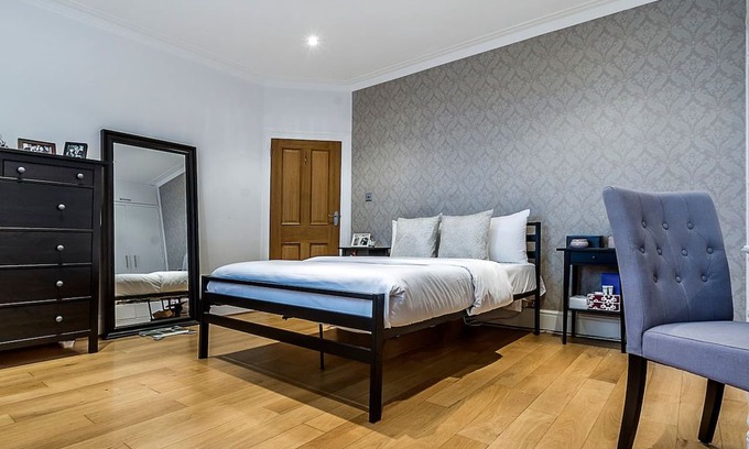 Canonbury Apartment | Peaceful Garden Flat in Islington!
