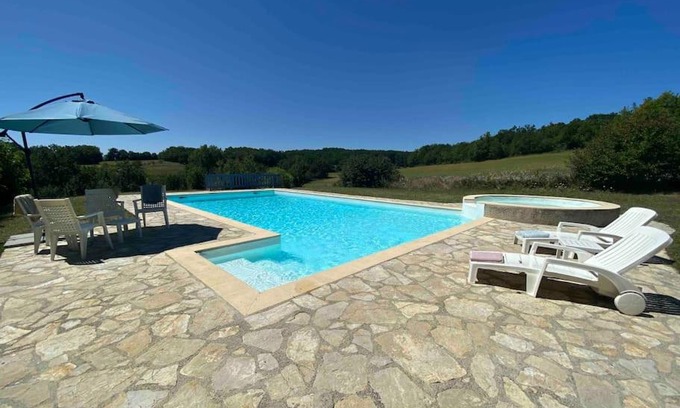 Montaigu-de-Quercy House | Peaceful gîte with stunning pool near market town