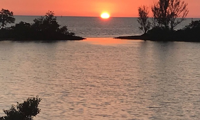 Hudson Condo | Peaceful Gulf-front Paradise with an intoxicating view!