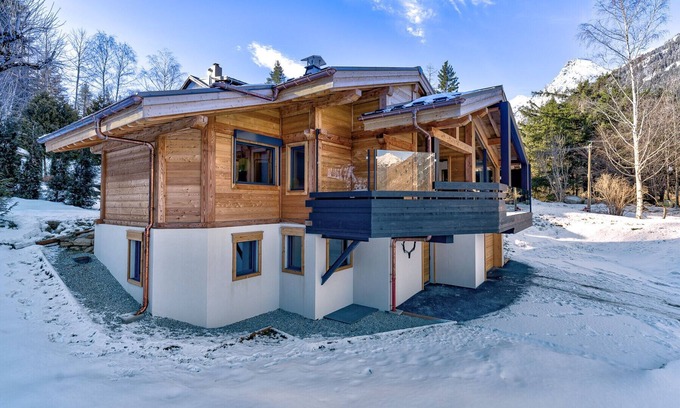 Le Lavancher Ski Chalet | Peaceful hamlet + daily pastry delivery & cleaning